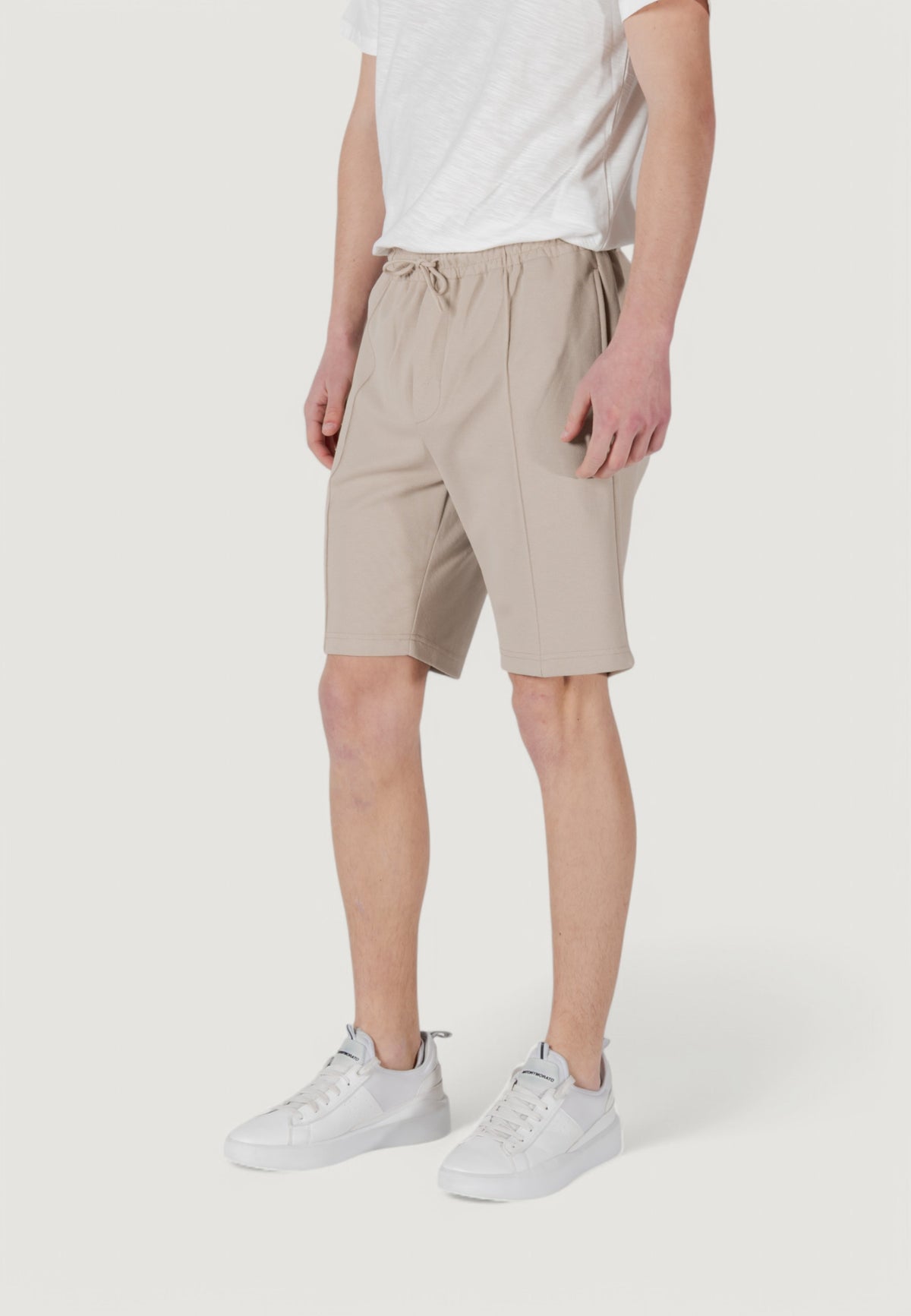 Bermuda sportivi Antony Morato CARROT FIT WITH LOGOED METAL BADGE