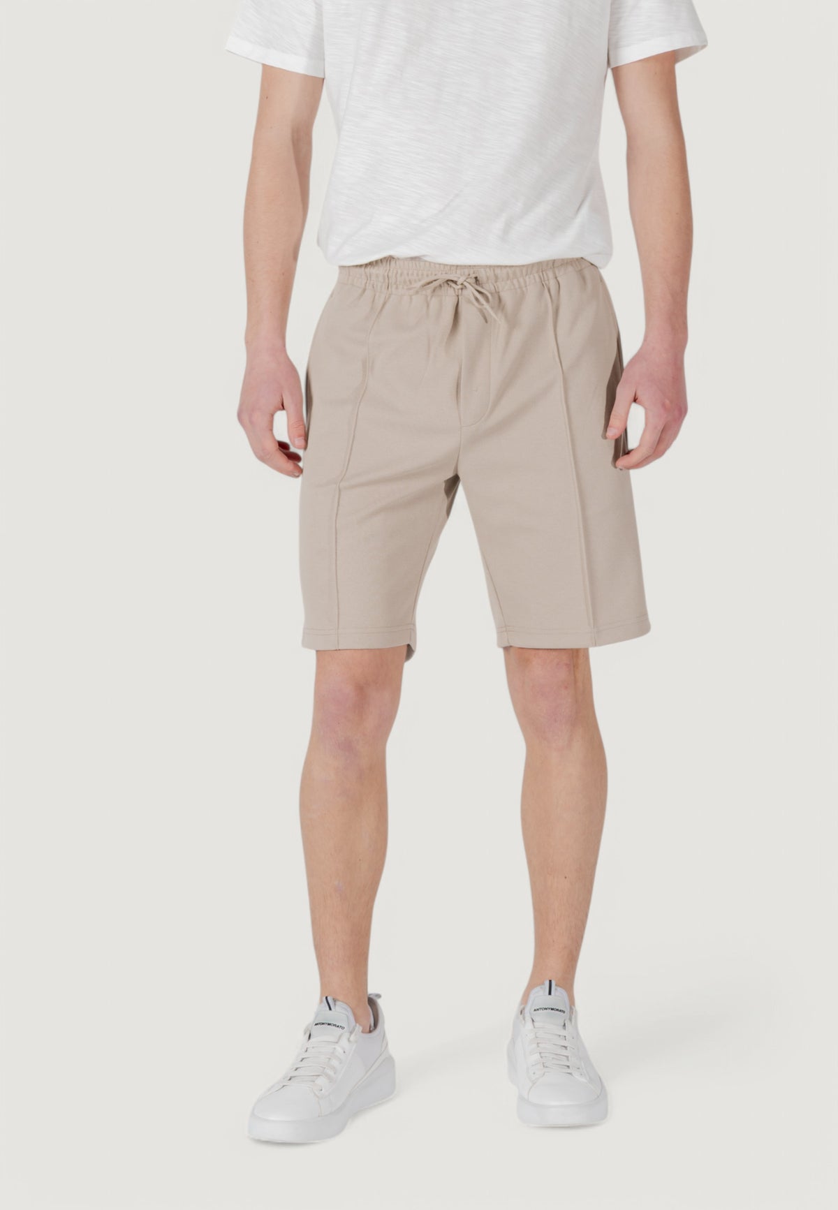 Bermuda sportivi Antony Morato CARROT FIT WITH LOGOED METAL BADGE