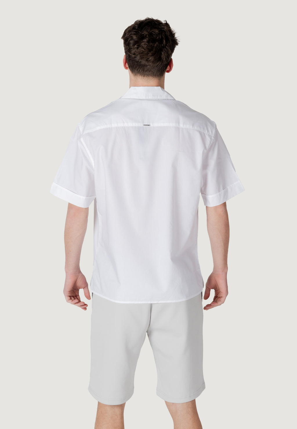 Camicia manica corta Antony Morato GRANADA RELAXED FIT WITH LOGOED METAL BADGE
