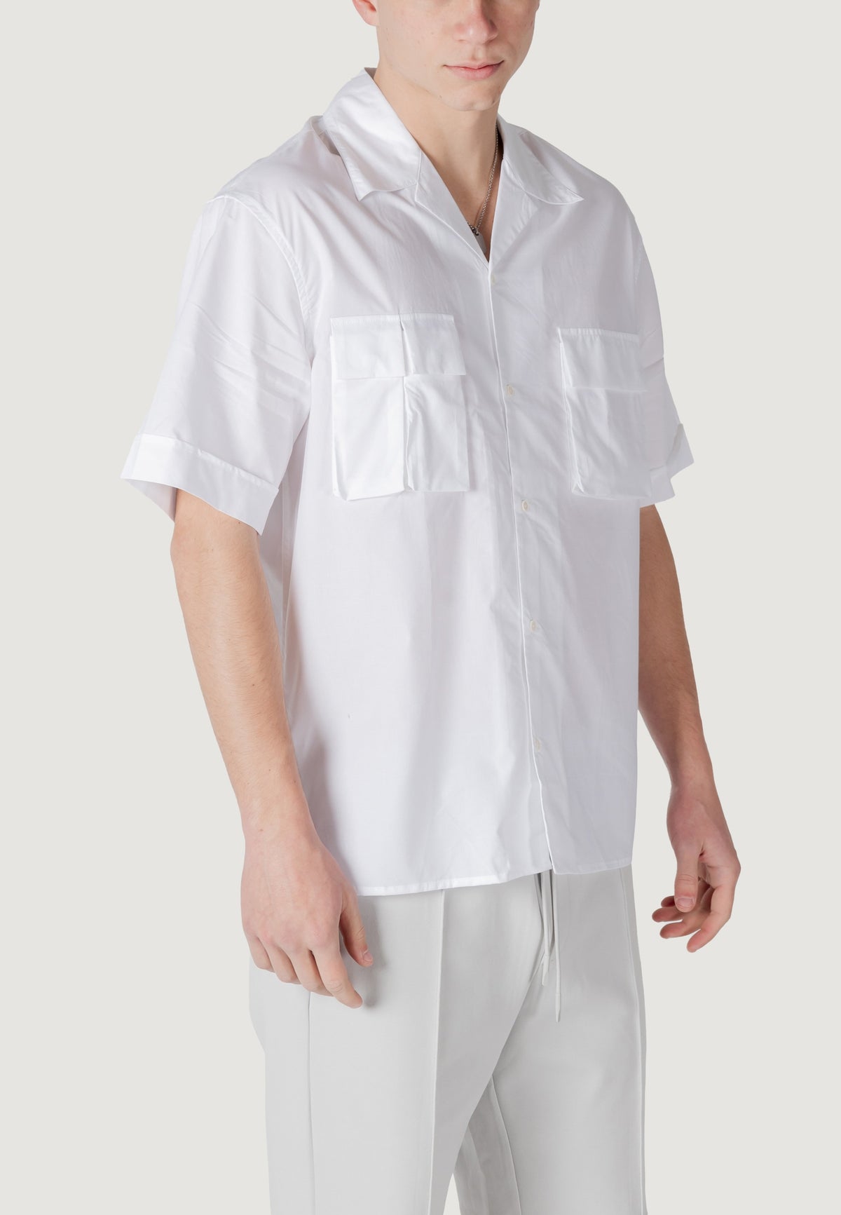 Camicia manica corta Antony Morato GRANADA RELAXED FIT WITH LOGOED METAL BADGE