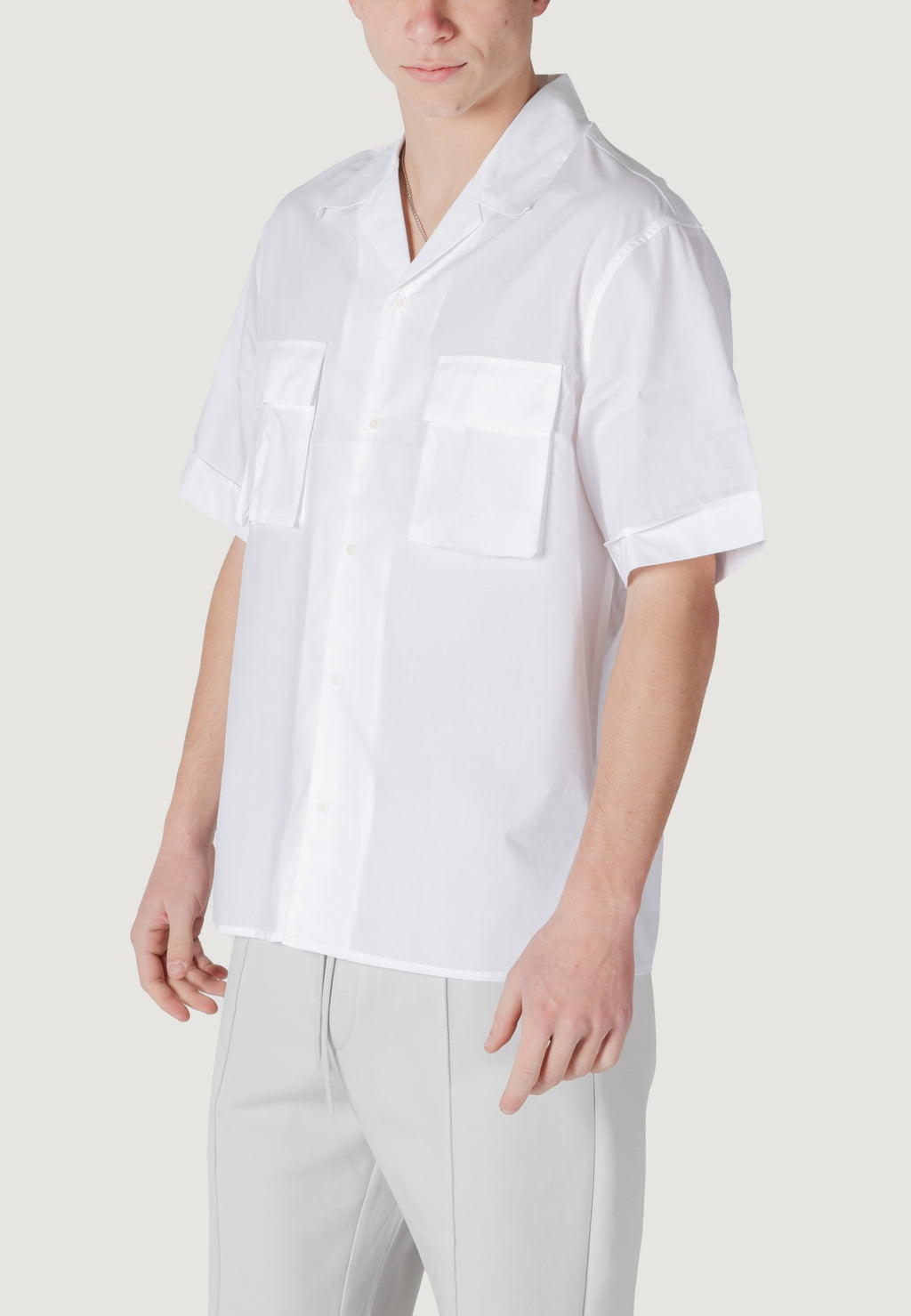 Camicia manica corta Antony Morato GRANADA RELAXED FIT WITH LOGOED METAL BADGE