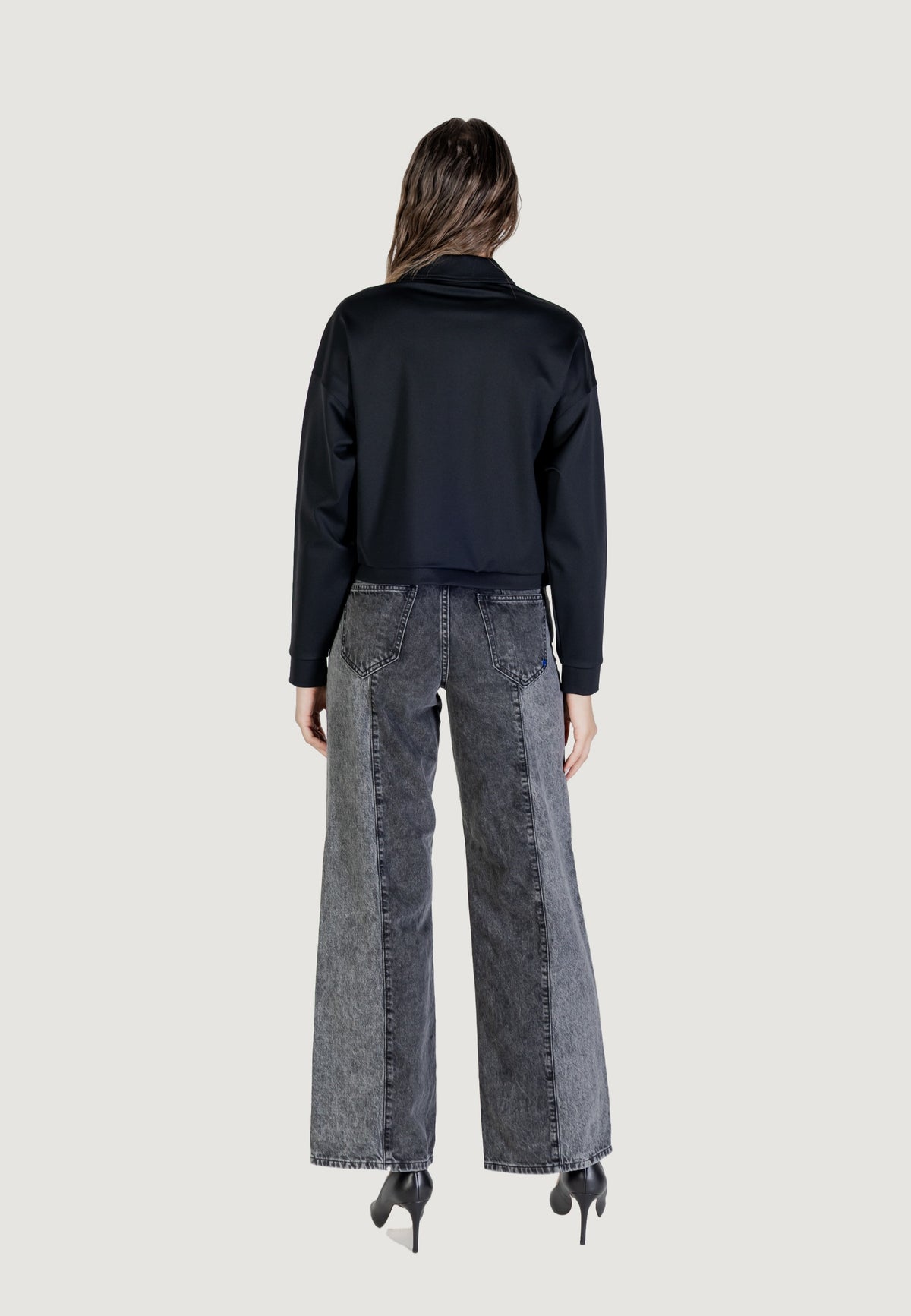 Felpa senza cappuccio Guess Active CARLA CROP ZIP JACKET