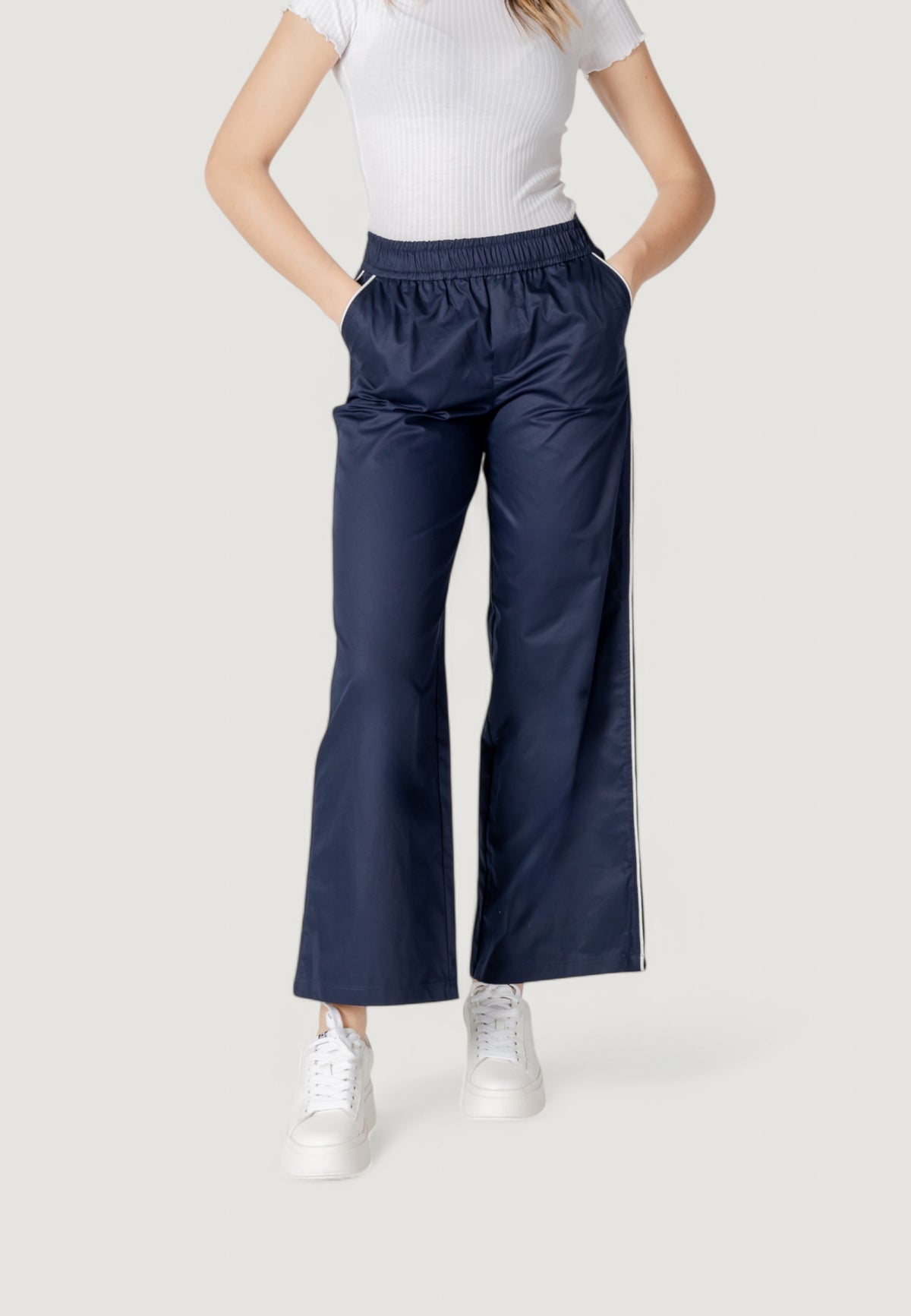 Pantaloni a palazzo Only Onlzora Mw Pull-Up Piping Pant Pnt