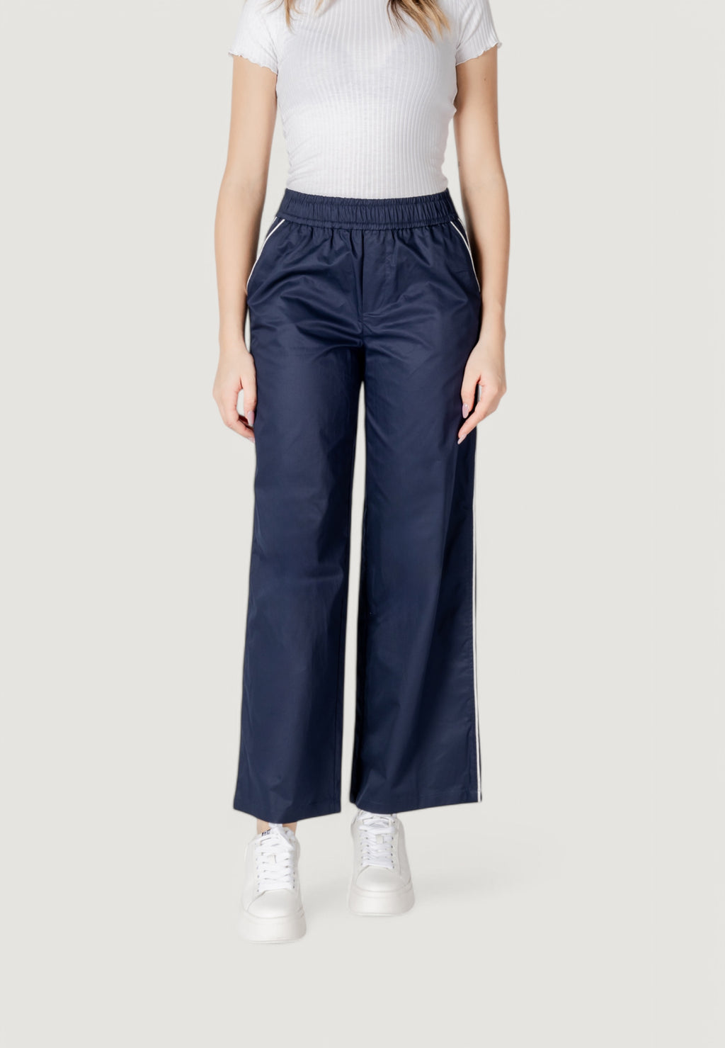 Pantaloni a palazzo Only Onlzora Mw Pull-Up Piping Pant Pnt