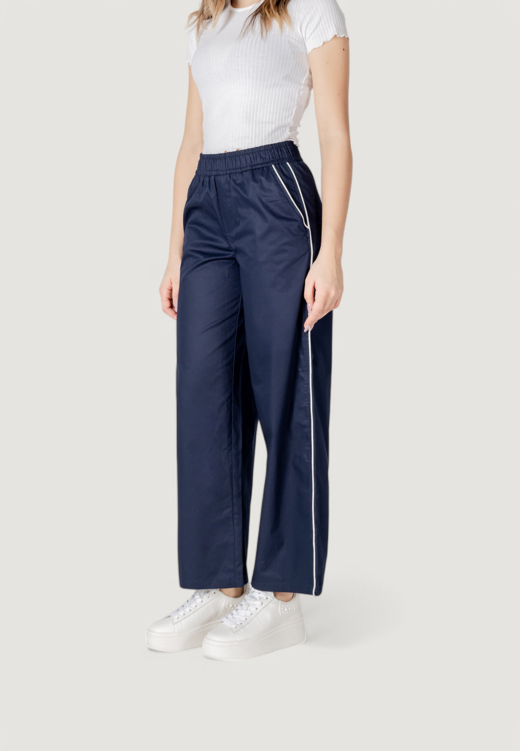 Pantaloni a palazzo Only Onlzora Mw Pull-Up Piping Pant Pnt