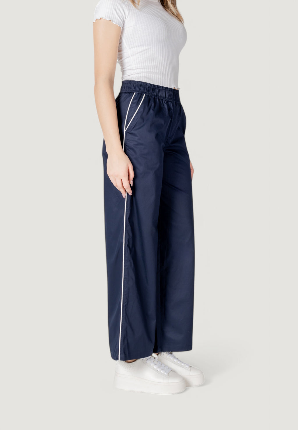 Pantaloni a palazzo Only Onlzora Mw Pull-Up Piping Pant Pnt