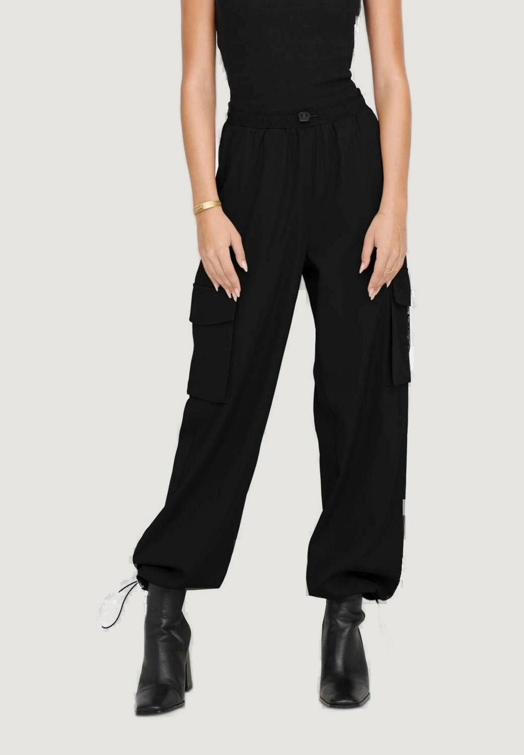 Regular trousers Only ONLCASHI CARGO WVN NOOS