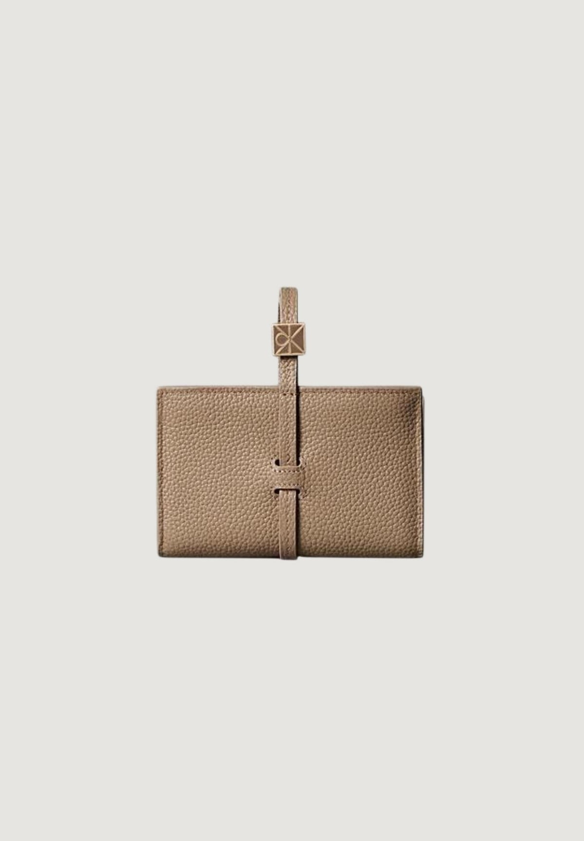Portafoglio medio Calvin Klein EMBLEM HW PEBBLE  ON STRAP