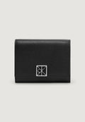 Portafoglio piccolo Calvin Klein EMBLEM HW PEBBLE TRIFOLD W/ZIP