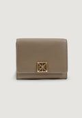 Portafoglio piccolo Calvin Klein EMBLEM HW PEBBLE TRIFOLD W/ZIP