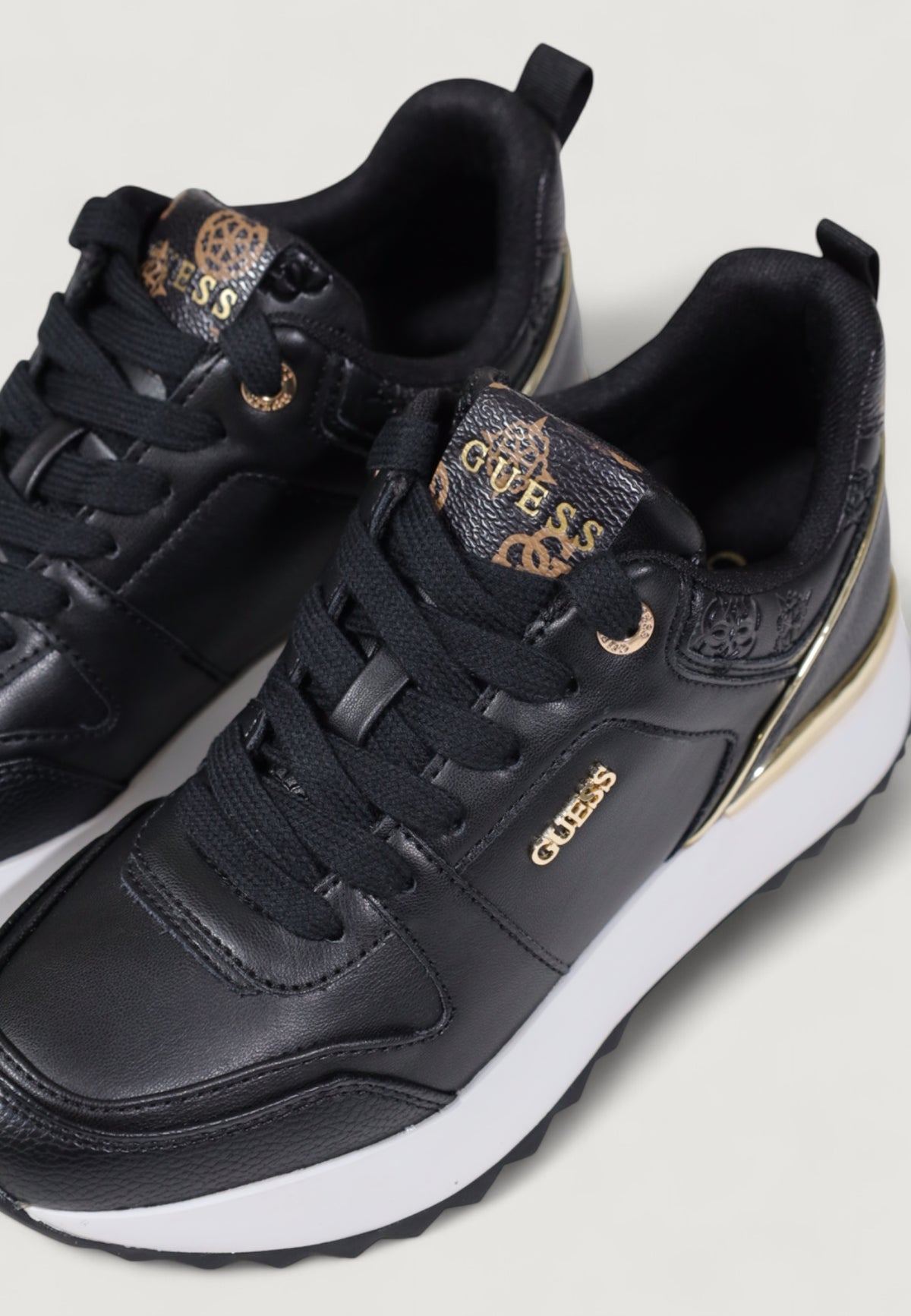 Sneakers Guess KADDY