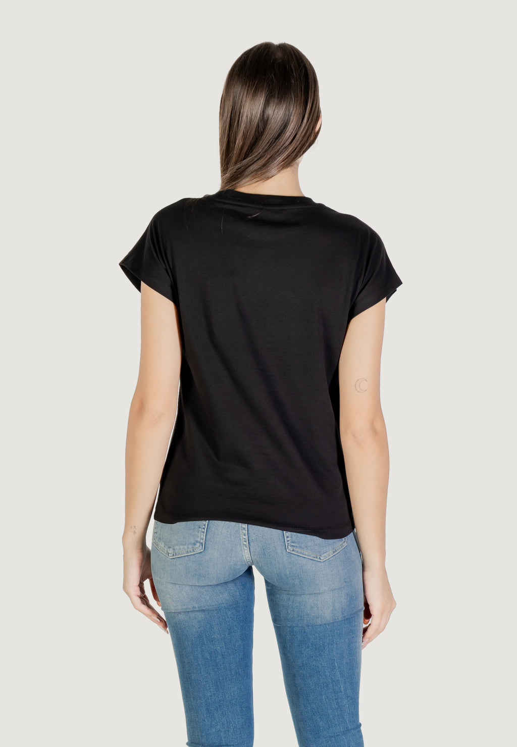 T-shirts Guess CN SS 4G SHADED HOTFIX