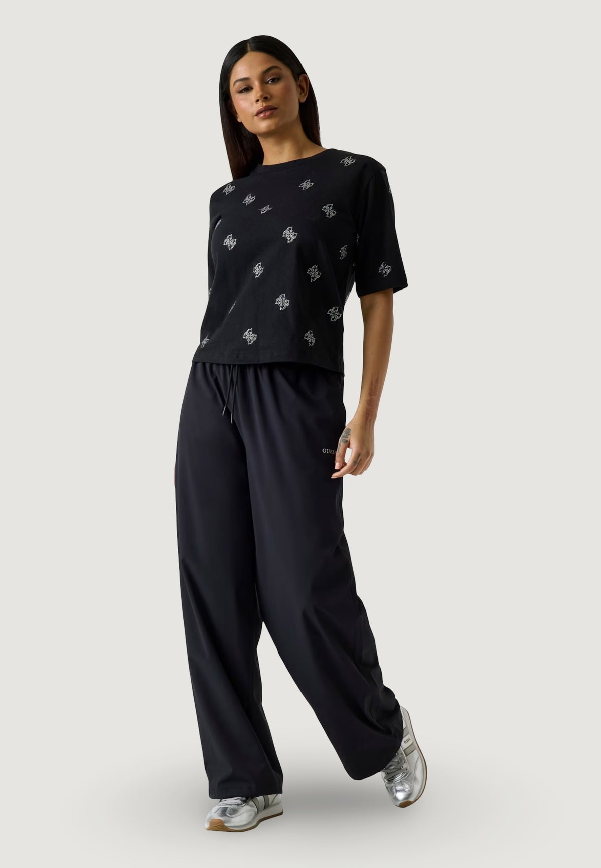 T-shirt Guess Active SILVY 4G SS CN T-SHIRT