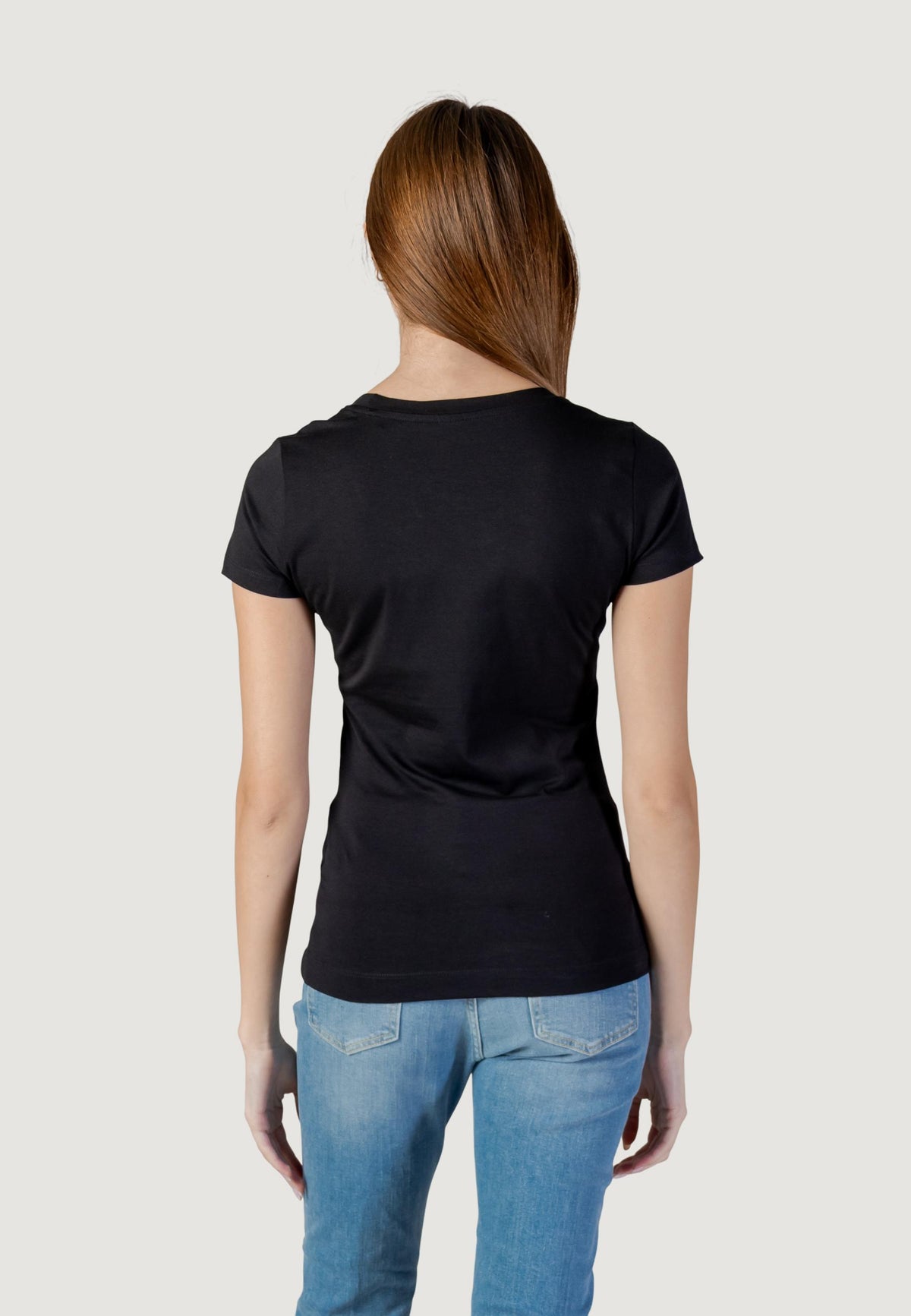 T-shirt Guess SS CN CAMELIA TRIANGLE TEE